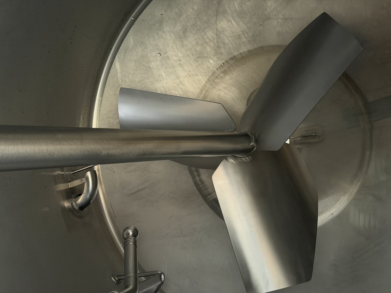 GOAVEC SS mixing tank 1847 litres total with insulation