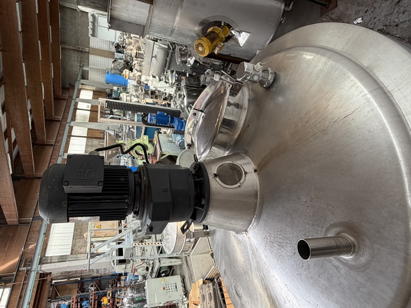 GOAVEC SS mixing tank 1847 litres total with insulation