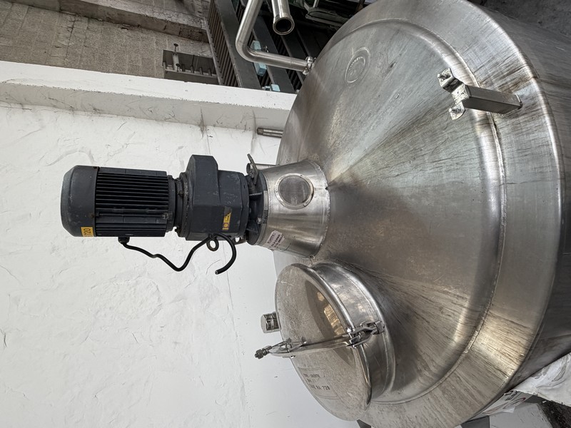 GOAVEC SS mixing tank 1847 litres total with insulation