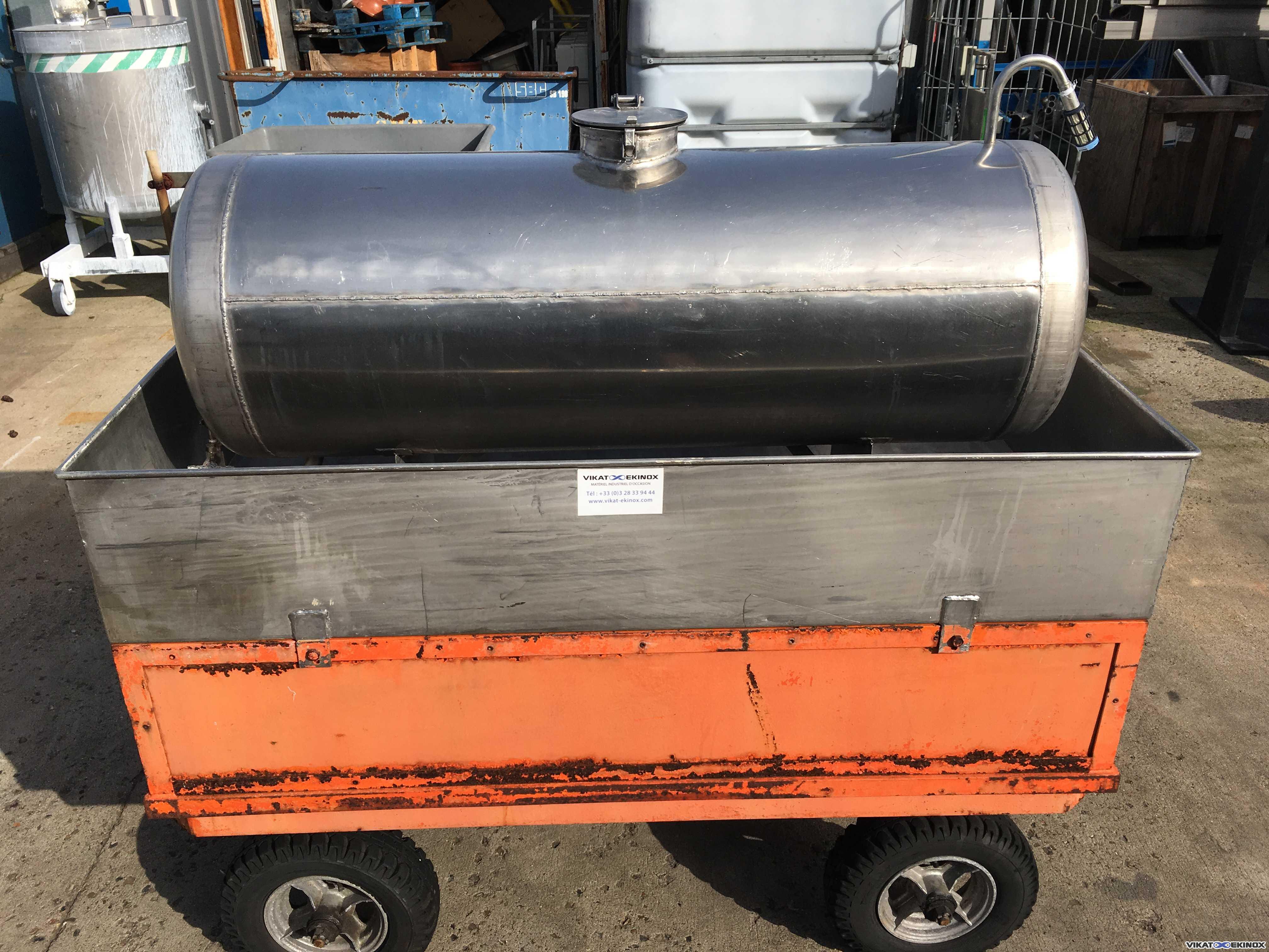 cuve 250 litres en inox sur chariot, sur bac de rétention inox