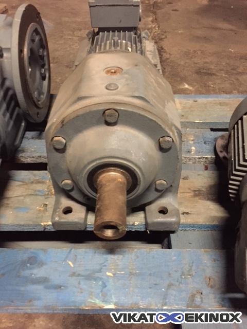 1,5KW 32RPM Sew Usocome geared motor type R73DT90L4M/HR