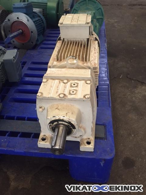 Motoréducteur Sew Usocome 4 KW 377 T/min Type R47 DRS100LC4