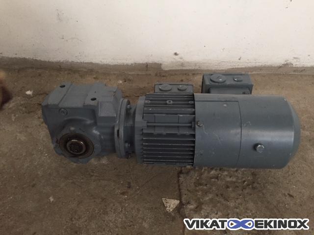 Motoréducteur 2 vitesses avec frein Sew Usocome 0,25/0,37KW 22/43T/min Type SA37DT71D4/2/VS