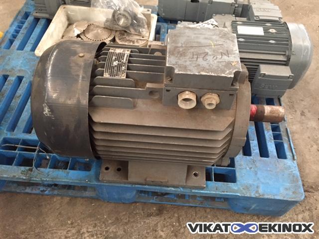 Moteur à 2 vitesses EFACEC 15KW 1470 T/min et 3KW 735T/min - Type BF5 180 M4 4/8