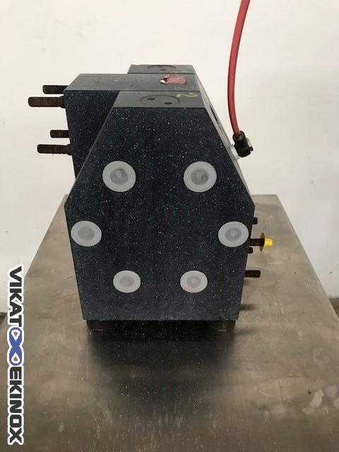 Pompe à membrane graphite