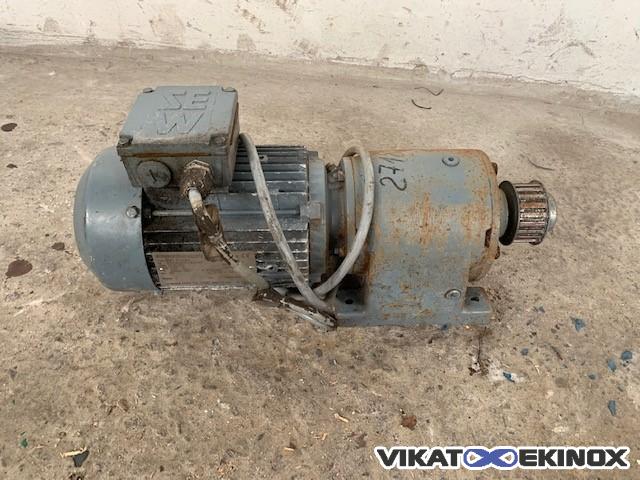 Motoréducteur 0,55KW 220T/min SEW Type R40DT80K4