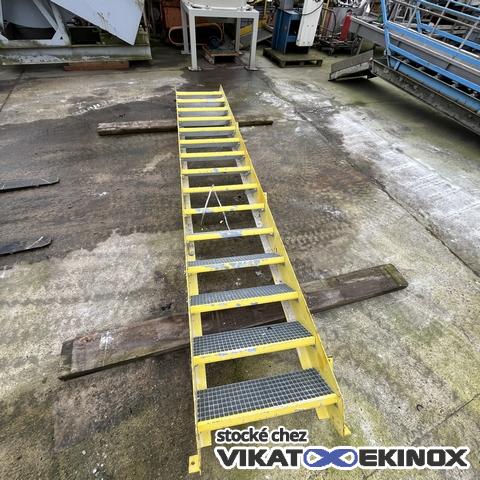 Escalier 15 marches acier galva L 4630 mm