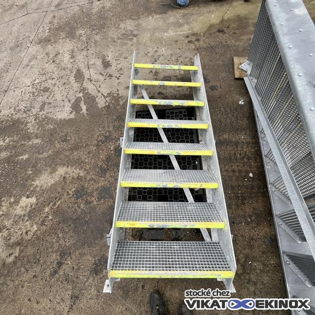Escalier 8 marches acier galva L 2660 mm