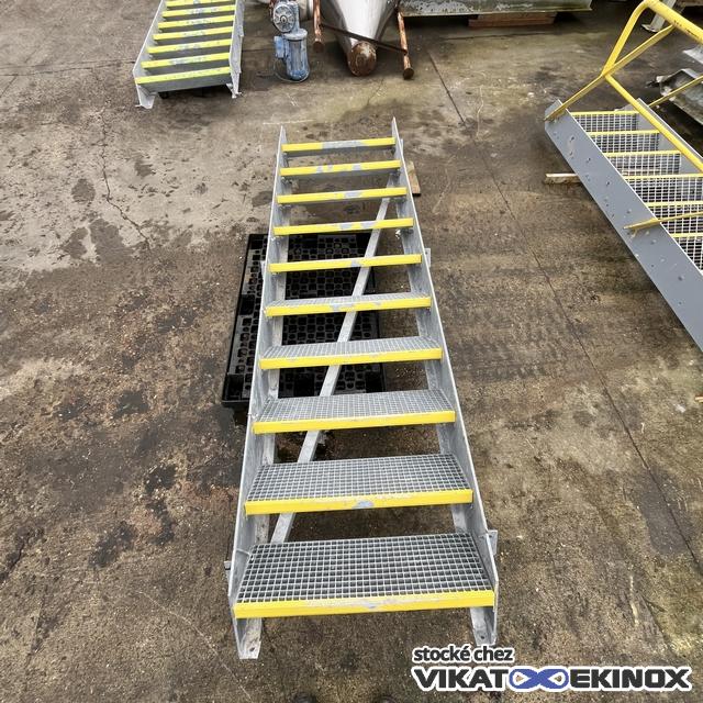 Escalier 10 marches acier galva L 3180 mm