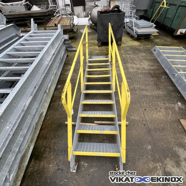 Escalier 10 marches acier galva L 3300 mm