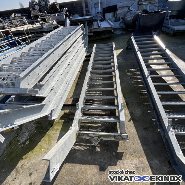 Escalier 15 marches acier galva L 4700 mm