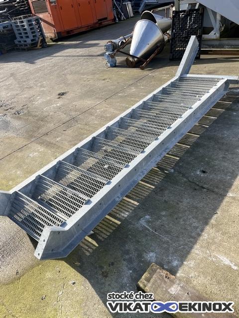 Escalier 13 marches acier galva L 4130 mm