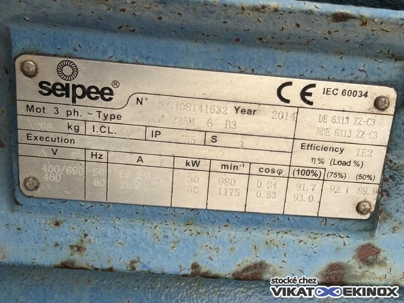 Silo mélangeur acier 44000 litres avec trémie d'alimentation MUSSO type MV44000