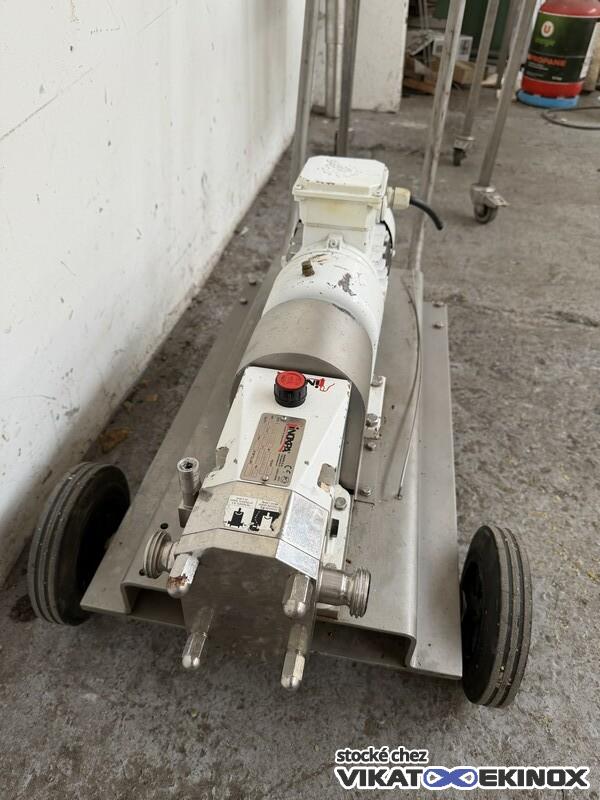 Pompe volumétrique à lobes inox 522 l/h INOXPA type SLR 1-25